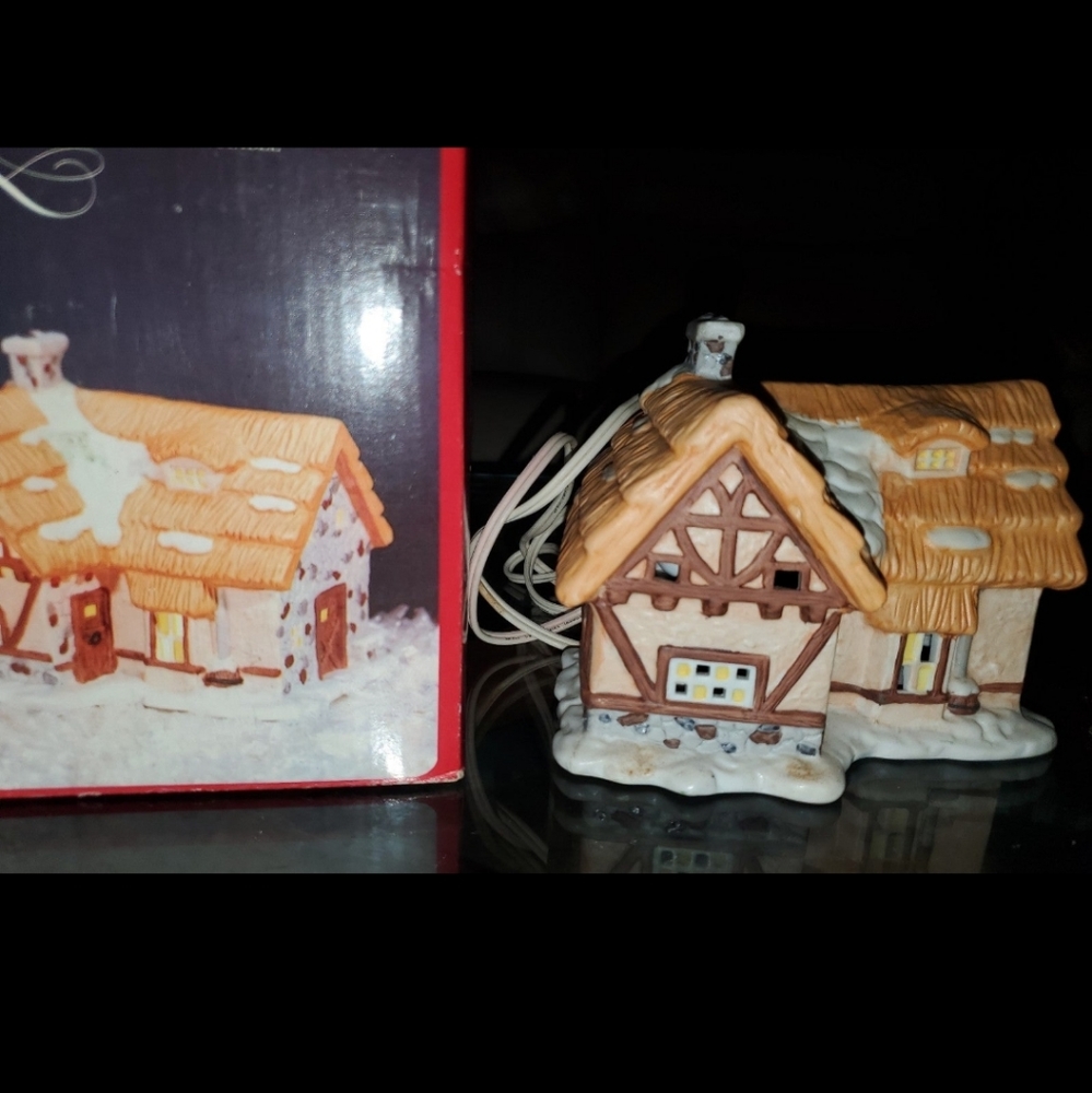 Americana Porcelain Collectable Rennoc Christmas Village House Lighted With Box